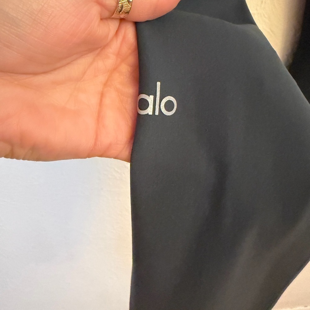 ALO Yoga Leggings - Picture 4 of 7
